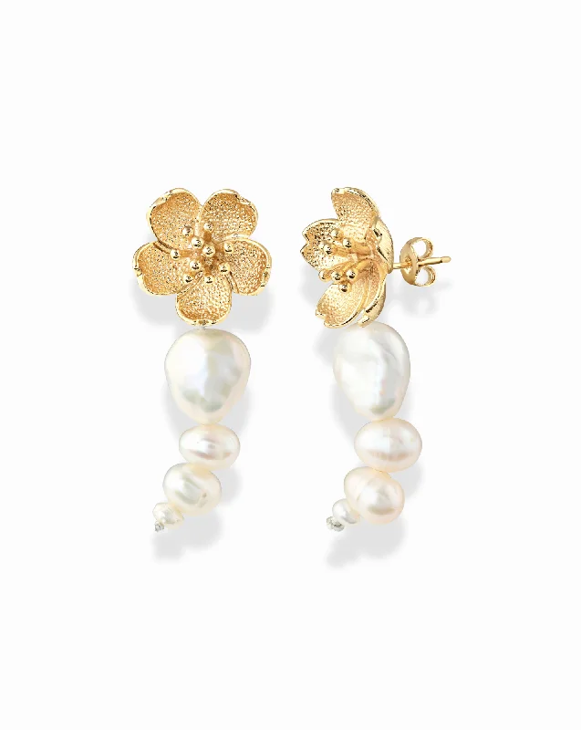 Last Chance To Grab Your Favorite Jewelry At A Discount Giorgia Pearl Floral Earrings